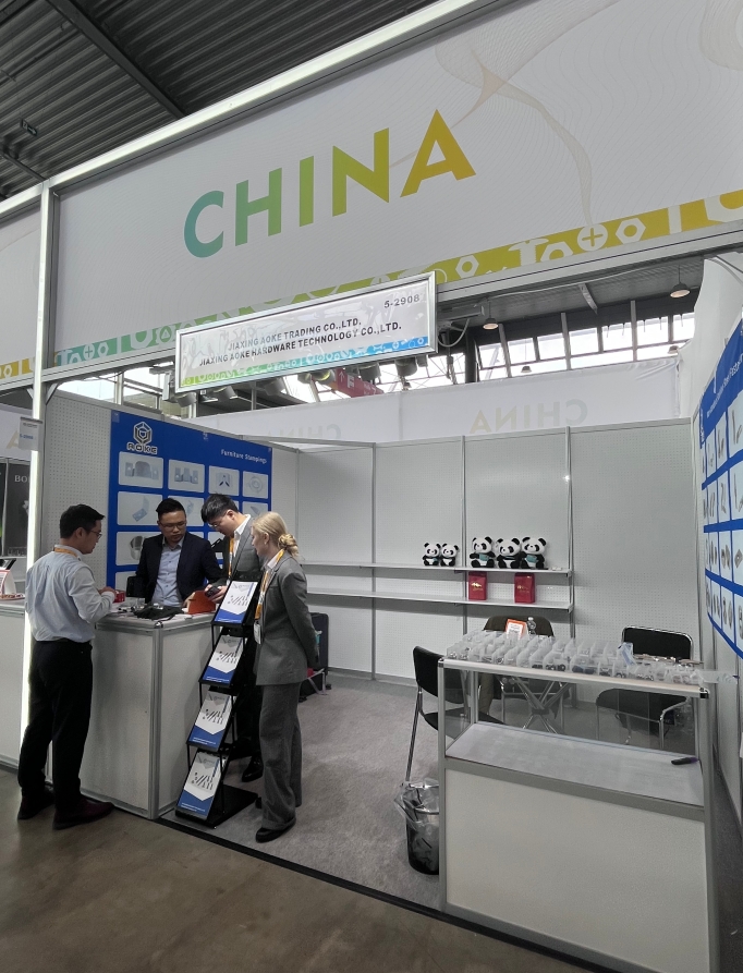 Jiaxing Aoke Hardware ilmestyy 2025 Stuttgart Faster -messuilla