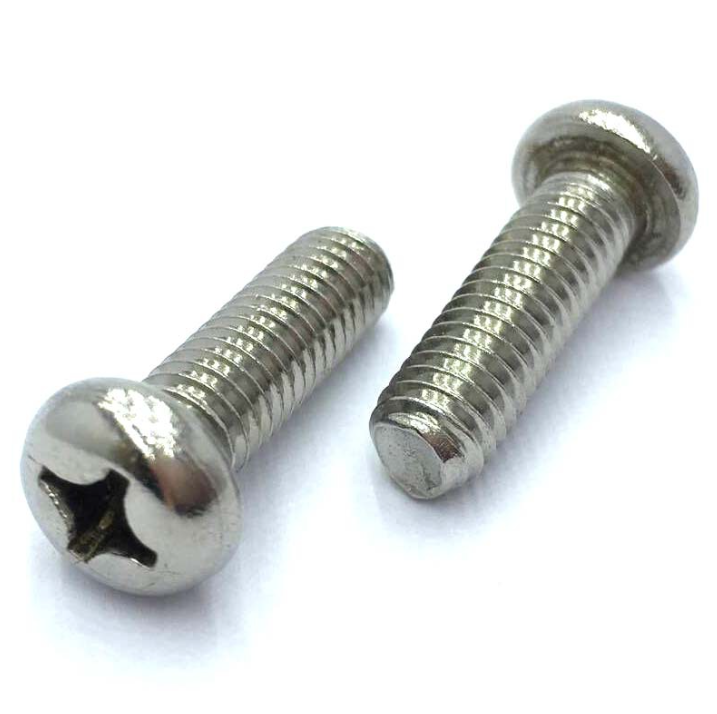 Mikä on ensisijainen ero pohjakantaisten ruuvien ja upporuuvien välillä?