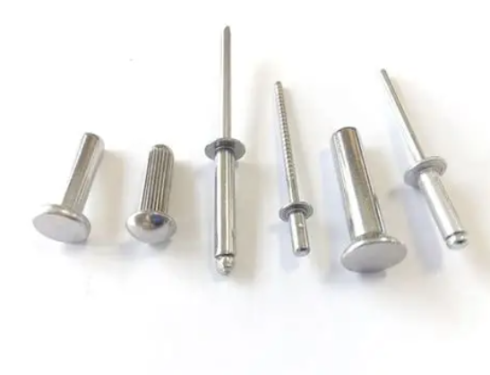 Kuinka valita oikeat niitit